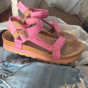 Reef Pink Platform Sandals US 8.5